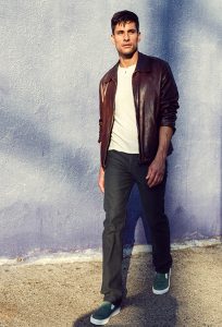 Male-Companion Los Angels Lee